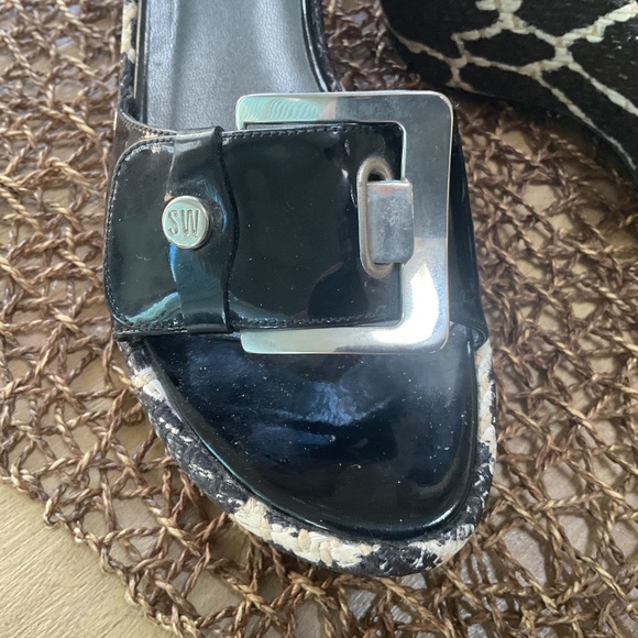 Stuart Weitzman Clipper Black Patent Giraffe Wedge Sandals - Picture 3 of 9